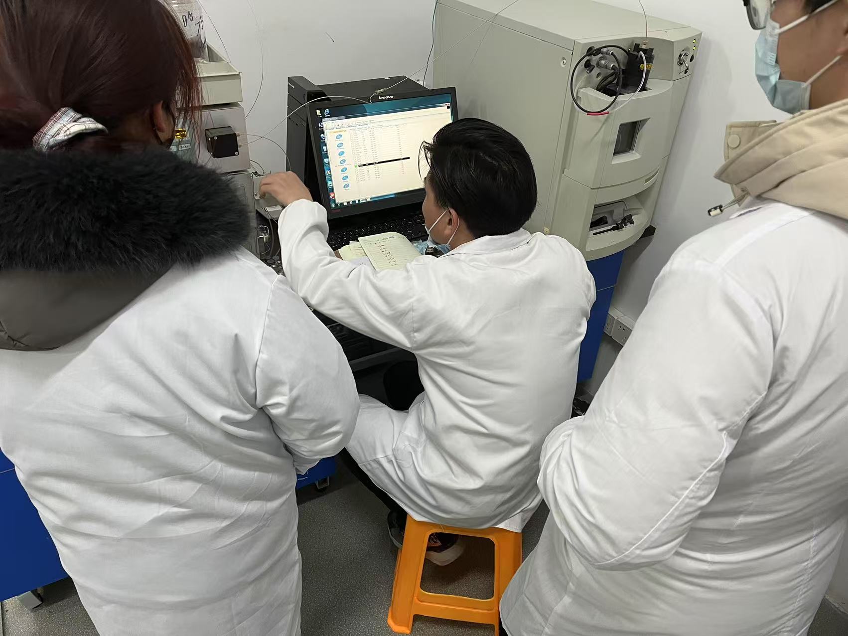 Laboratory operator using an analytical instrument in supplied project materials